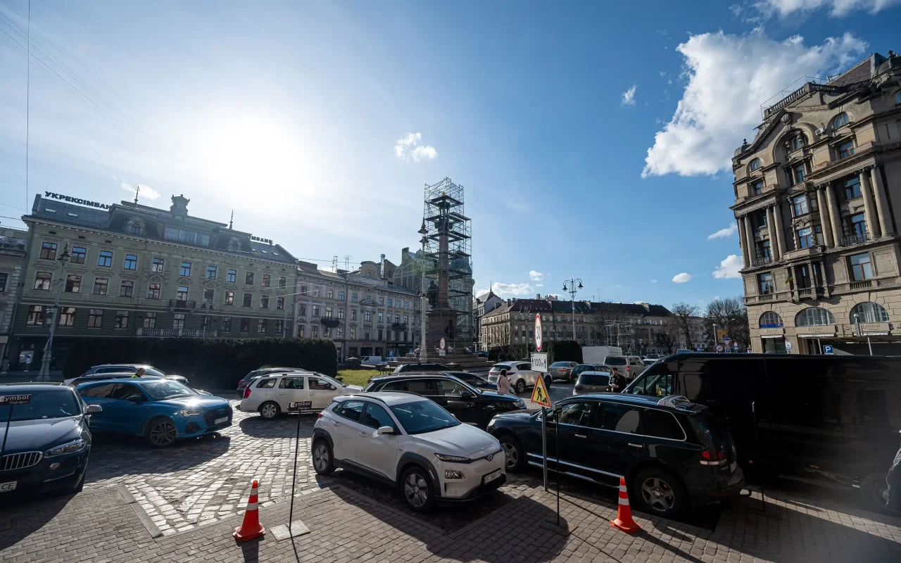 Львів сьогодні: Садовий ветує рішення про підземний паркінг