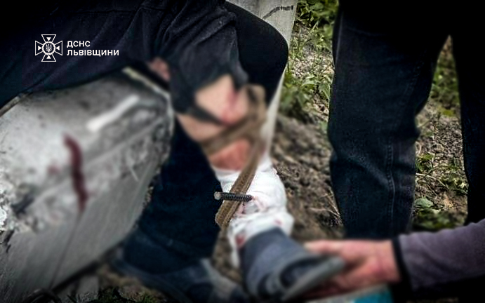 Трагедія на Львівщині: мотоцикліст поранився проїжджаючи повз бетонний стовп