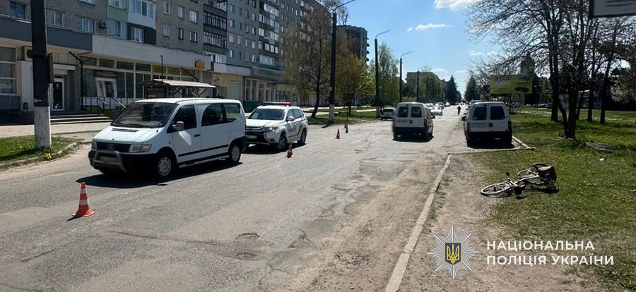 Трагедія у Шептицькому: водій мікроавтобуса збив велосипедиста