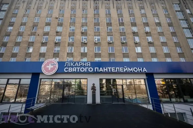 Львів сьогодні: розширення лікарні та молитва у закинутому костелі