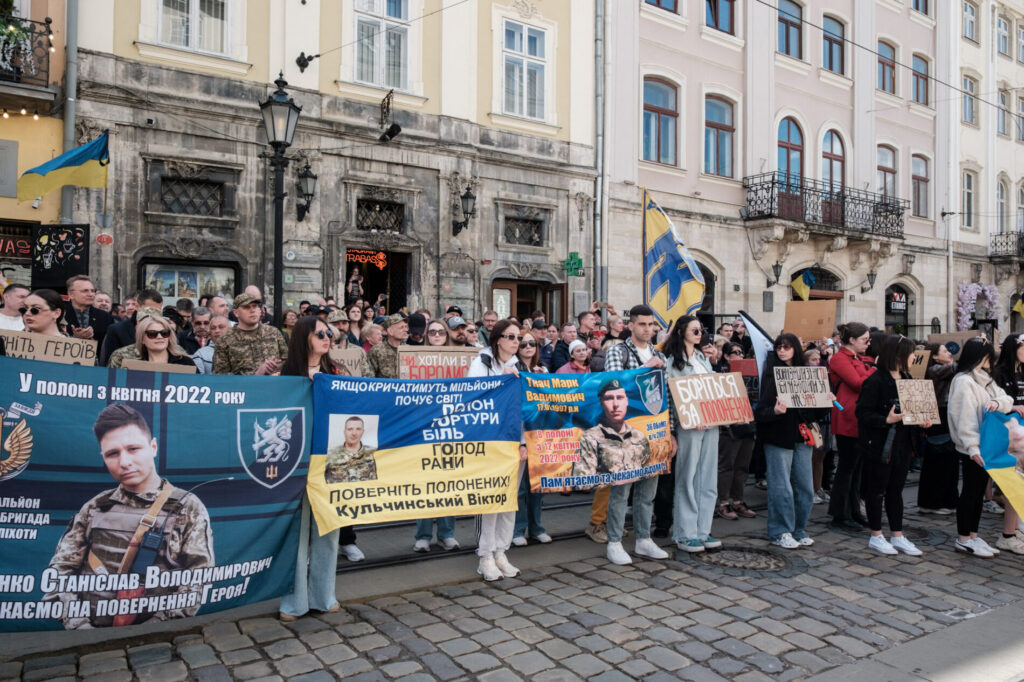 Львів святкує 770-річчя: на площі Ринок підняли прапори Сил оборони