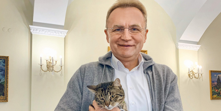 Садовий наклав вето на паркінг на Міцкевича: чим загрожує це львів'янам