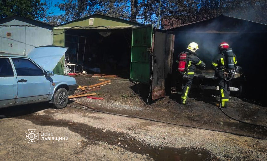 Львів: пожежа в гаражах на Майданній