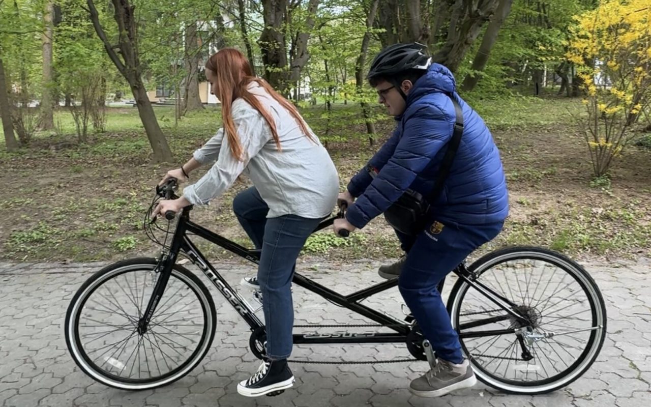 Велотандеми у Львові: оренда стартувала у Стрийському парку