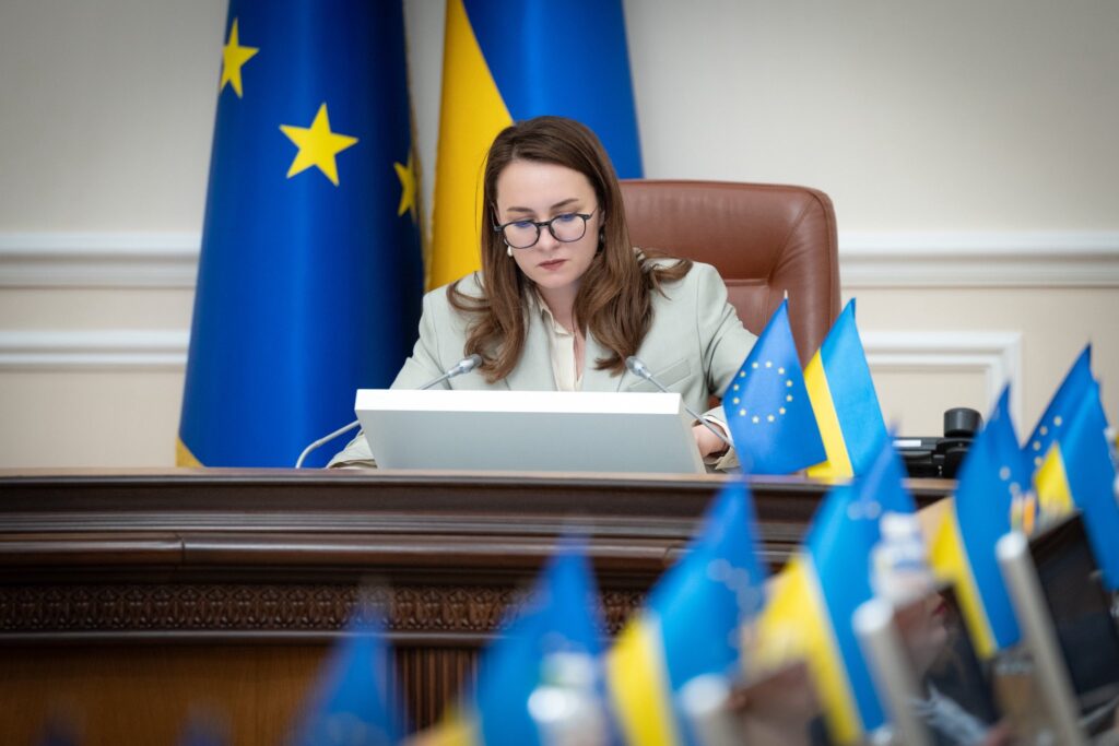 Львів: жінки-посадовиці отримали можливість вільнішого виїзду за кордон