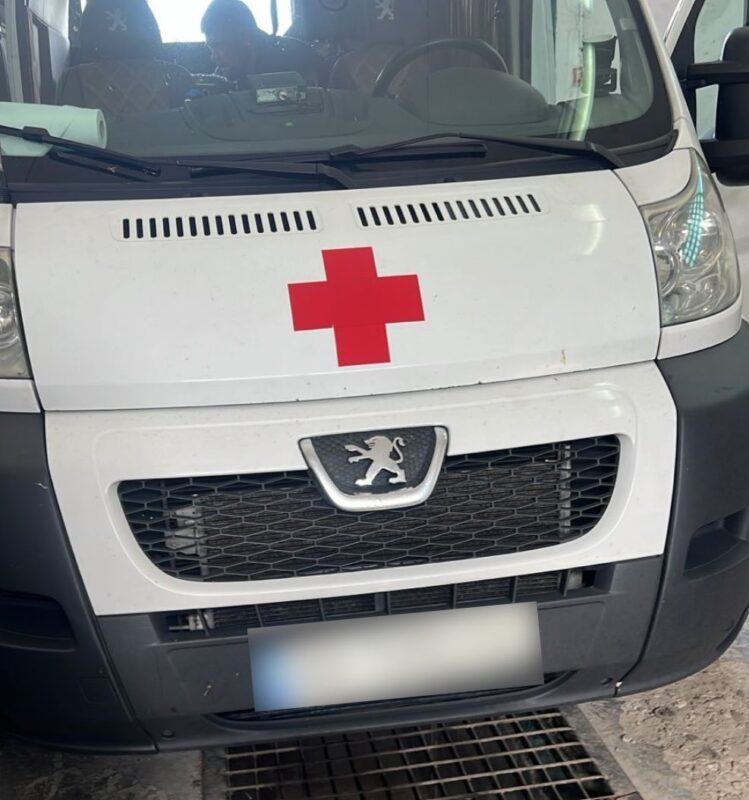 Львівські митники викрили контрабанду цигарок у мікроавтобусі на кордоні з Польщею