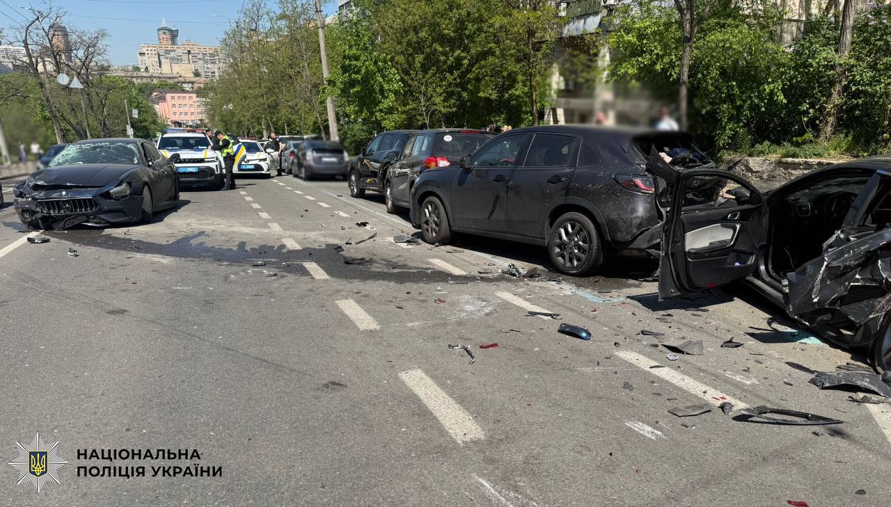 Водій Maserati втікав від поліції на Печерську у Львові