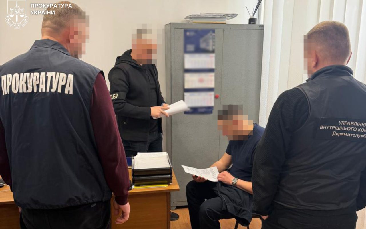 Митник у Львові дозволив провезти техніку на 7 млн грн безмитно