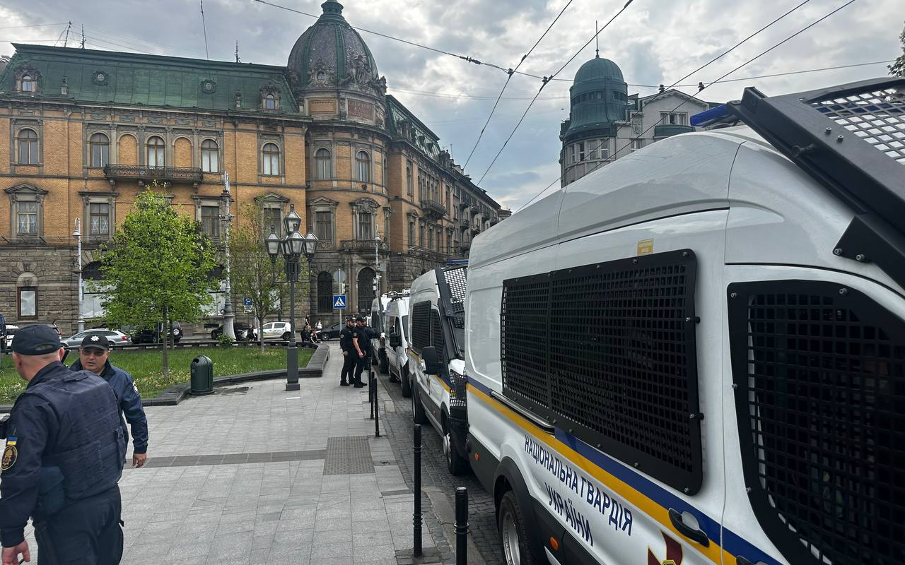 Поліцейські у центрі Львова: що відбувається