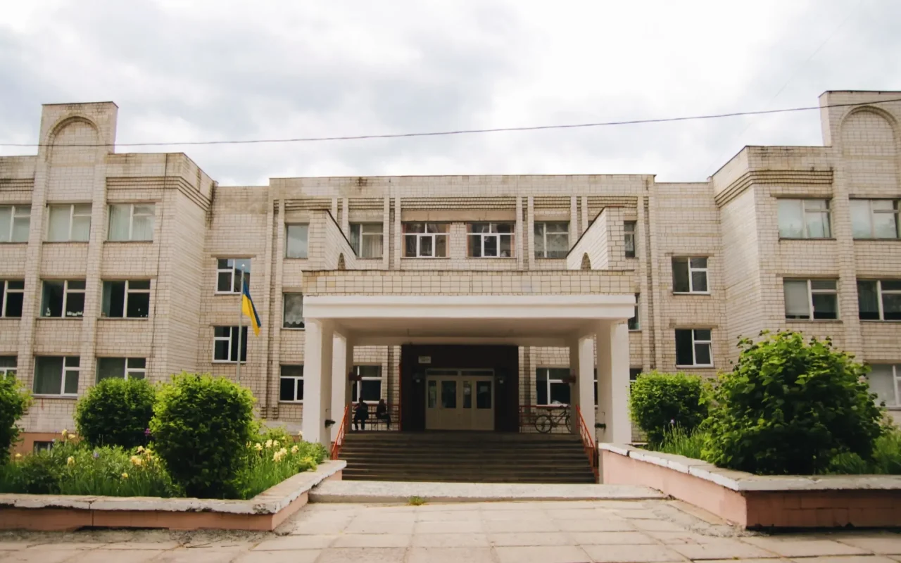 Скандал у львівській школі: вчительку звільнили за образу дитини
